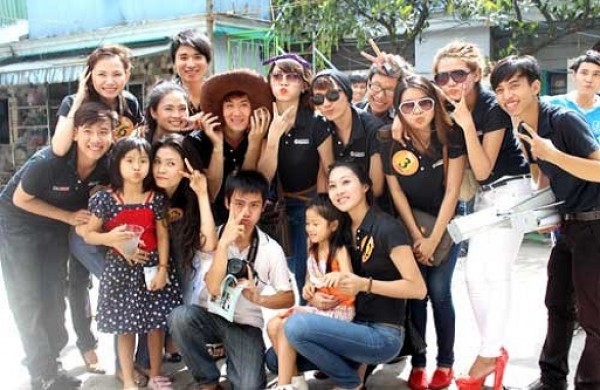 30 người đẹp nhảy Gangnam Style làm từ thiện