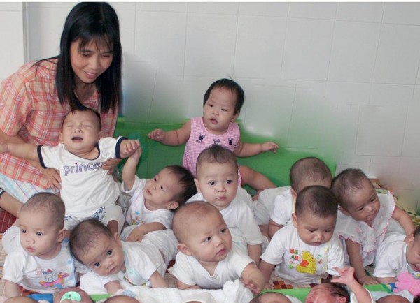 345 Trẻ Bị Bỏ Rơi cần sự giúp đỡ -Huynh Tieu Huong/Trung Tâm Quê Hương