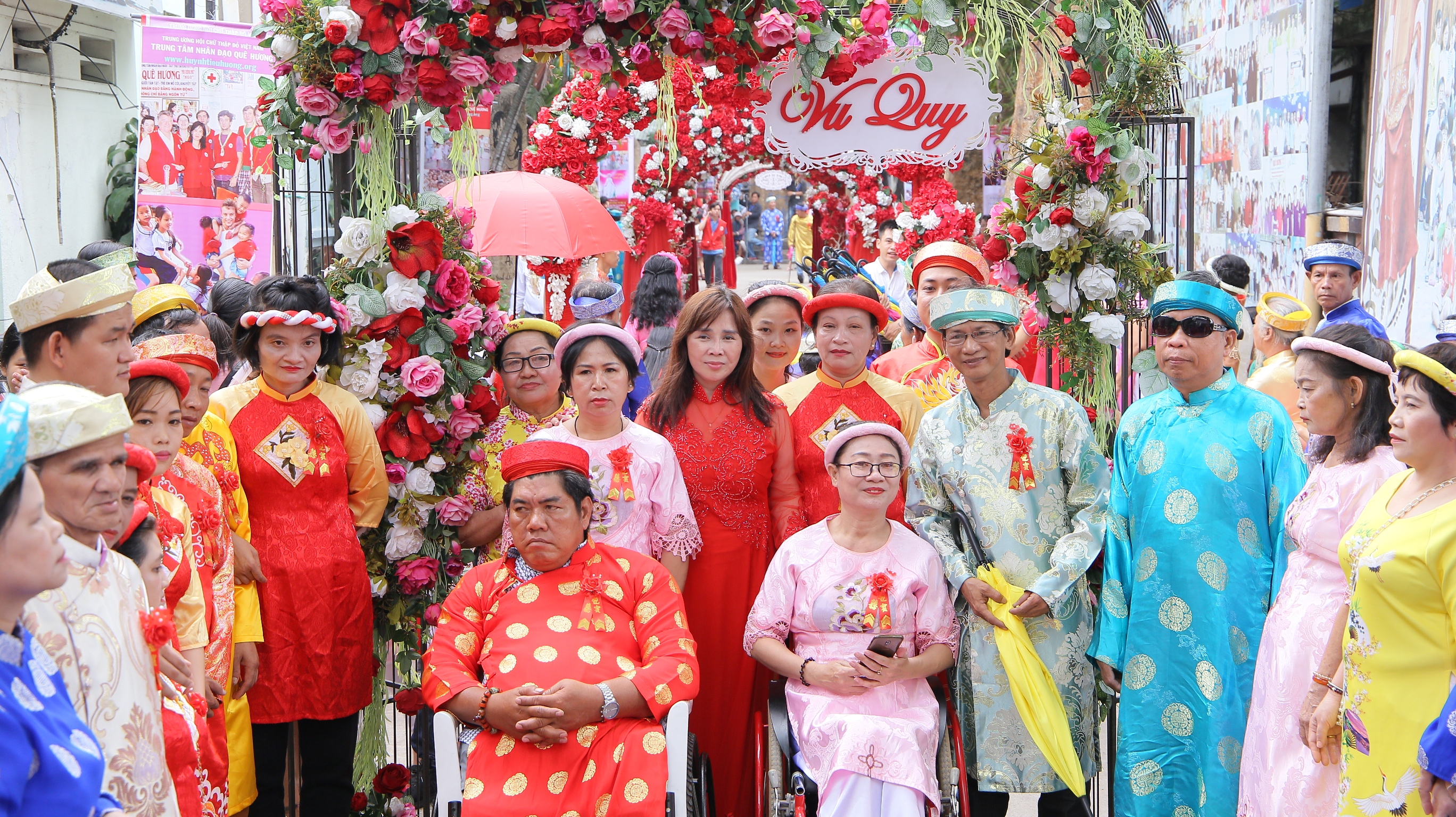 ĐÁM CƯỚI TẬP THỂ CỦA 100 CẶP ĐÔI