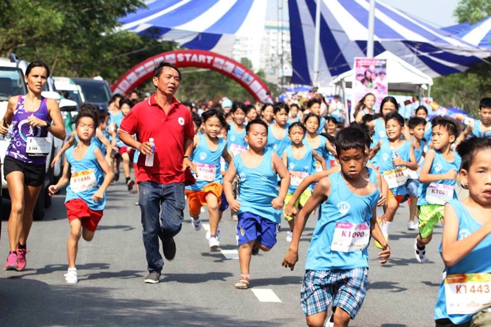 CÁC BÉ TRUNG TÂM THAM GIA ''CUỘC CHẠY ĐUA VEN HỒ''
