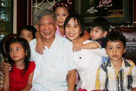 Nhiệt liệu chào mừng ông Lê Khả Phiêu- Nguyên Tổng bí thư chấp hành TW Đảng