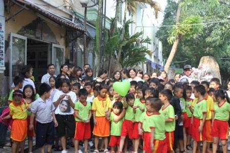 CHÀO MỪNG MẸ ĐÃ VỀ VỚI CHÚNG CON