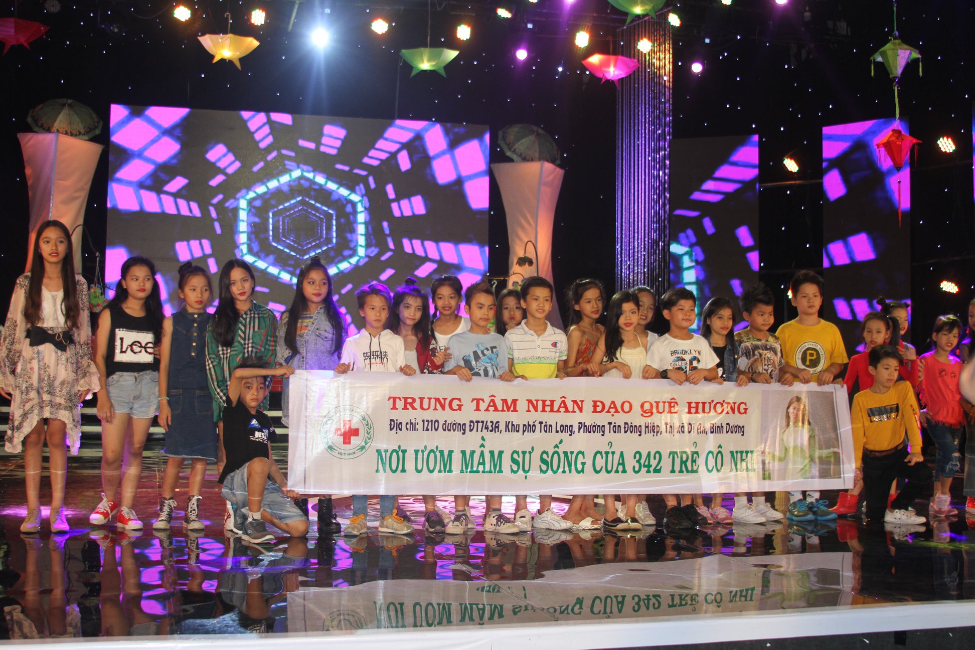 HUỲNH TIỂU HƯƠNG CHẮP CÁNH ƯỚC MƠ GIÚP TRẺ EM TTNĐ QUÊ HƯƠNG HÒA NHẬP CỘNG ĐỒNG