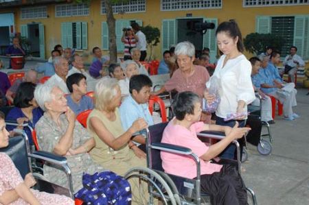 Huỳnh Tiểu Hương Vượt qua nhiều biến cố và áp lực