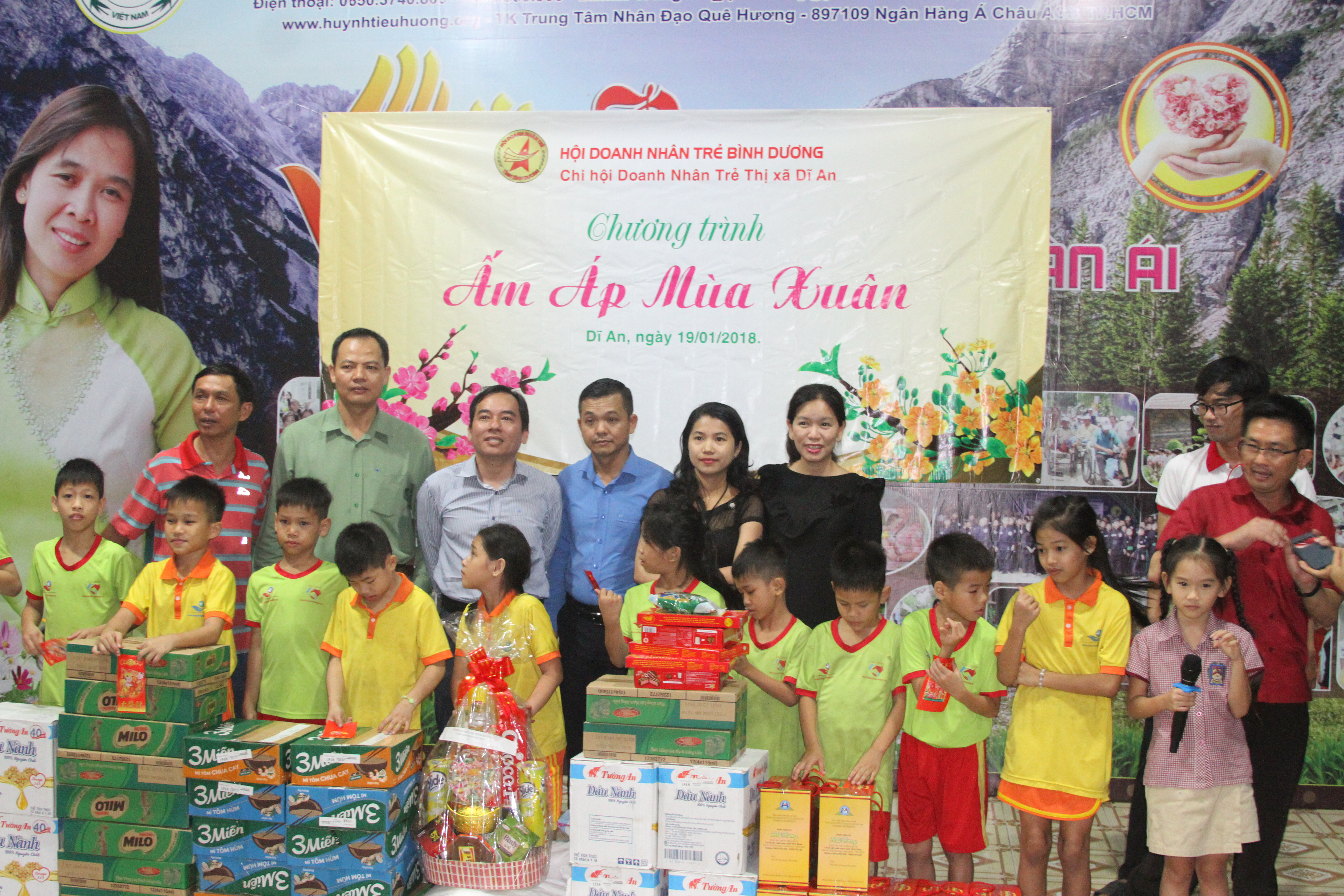 HỘI DOANH NHÂN TRẺ DĨ AN - BÌNH DƯƠNG THĂM VÀ TẶNG QUÀ TẾT 2018