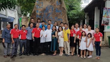 VUA ĐẦU BẾP YAN CAN COOK ĐẾN THĂM TRẺ CÔ NHI