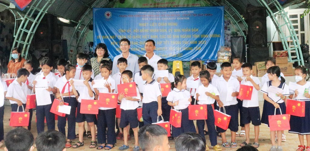 TẾT TRUNG THU ẤM ÁP VỀ VỚI TRẺ EM MÁI ẤM QUÊ HƯƠNG - HUỲNH TIỂU HƯƠNG