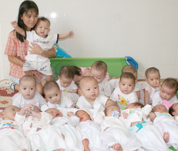 Huỳnh Tiểu Hương Mẹ Trăm con