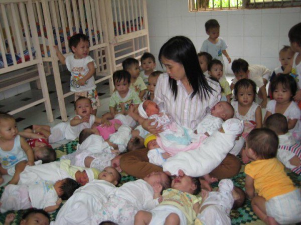 Hàng trăm trẻ bị bỏ rơi Khát Khao Yêu Thương - Huỳnh Tiểu Hương