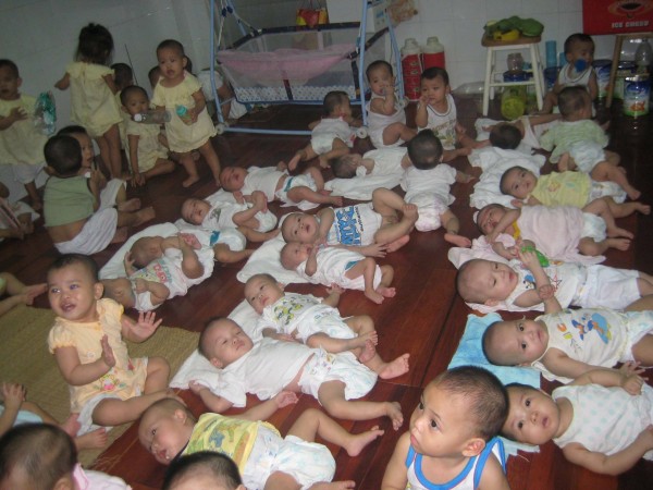 Trong Phòng Sơ Sinh Trung Tâm Nhân Đạo Quê Hương