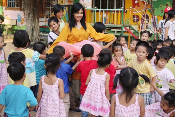 Mẹ Bụi Đời Nuôi Trẻ Mồ Côi - Huỳnh Tiểu Hương